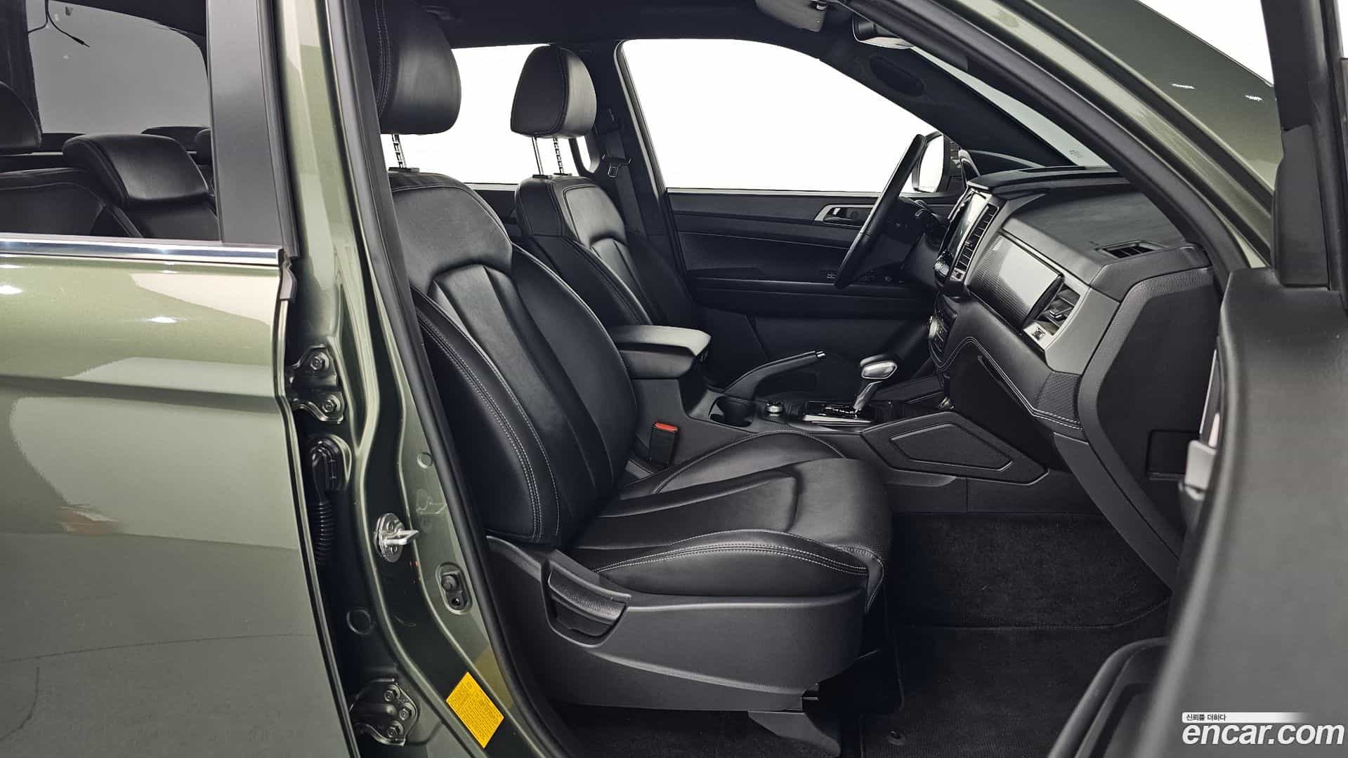 Rexton KG Mobility 2022.8-INNER-010