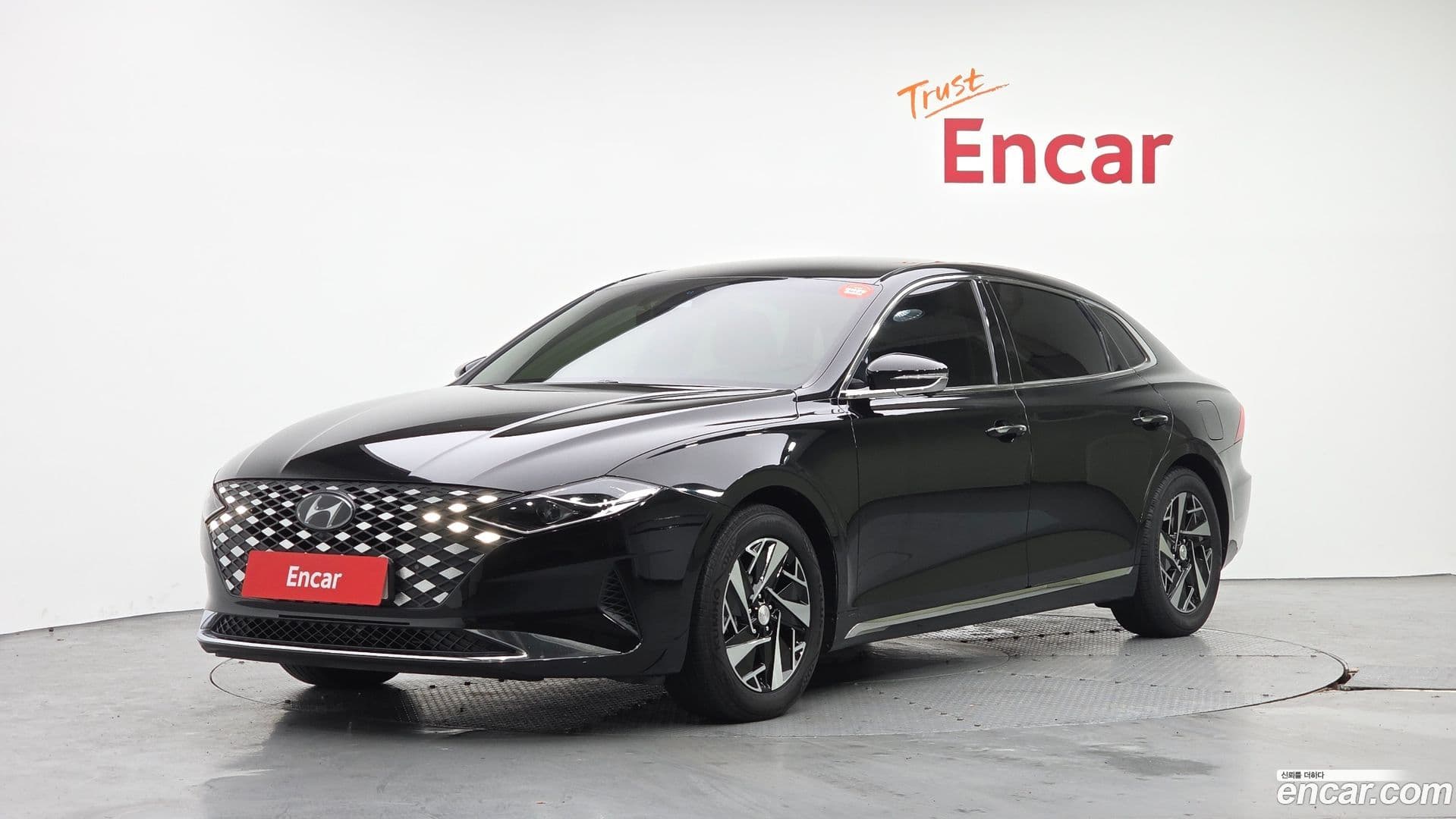 Main__Slider__Photo:Grandeur Hyundai 2022.8-0