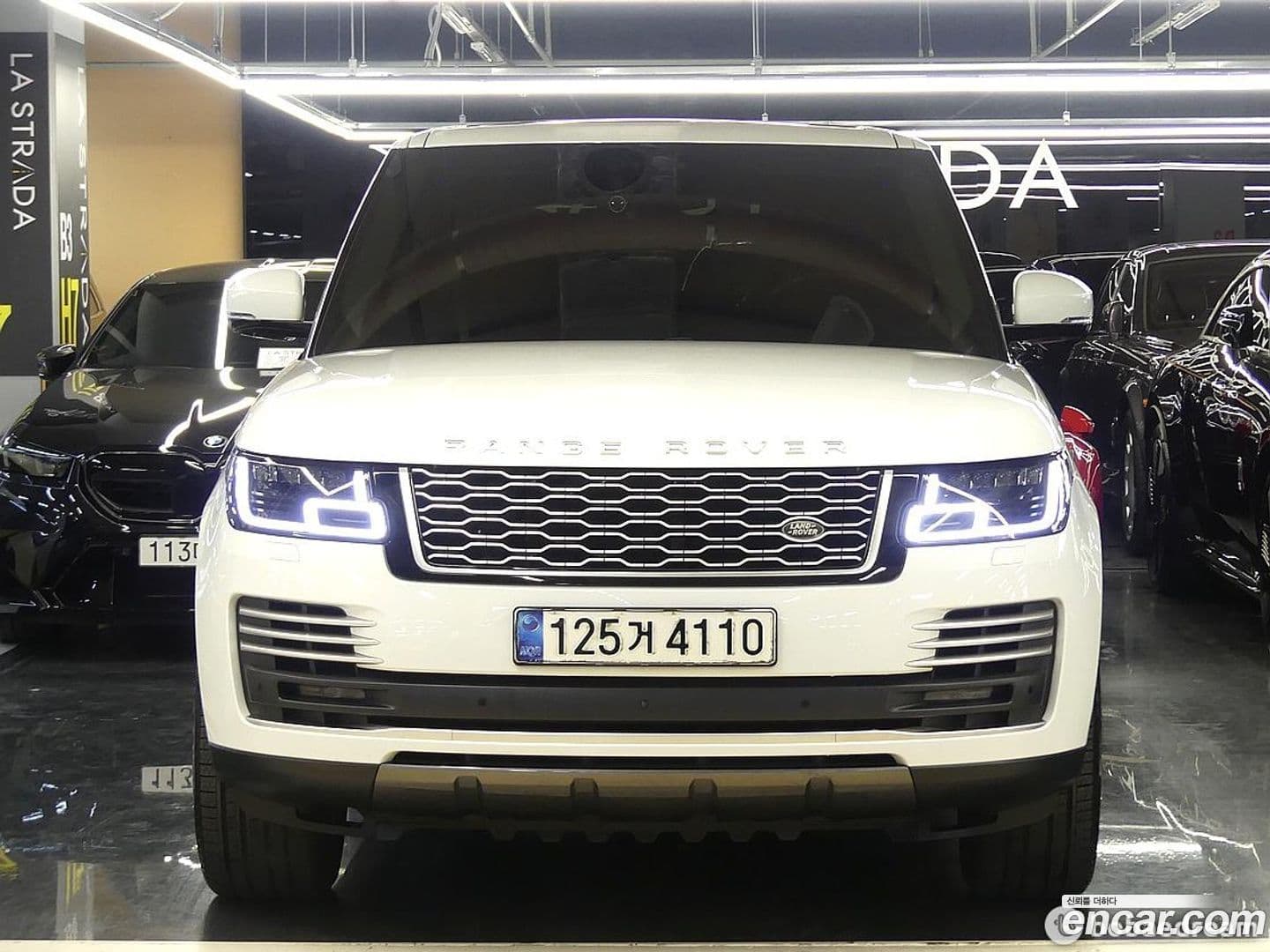 Main__Slider__Photo:Range Rover Land Rover 2020.9-0