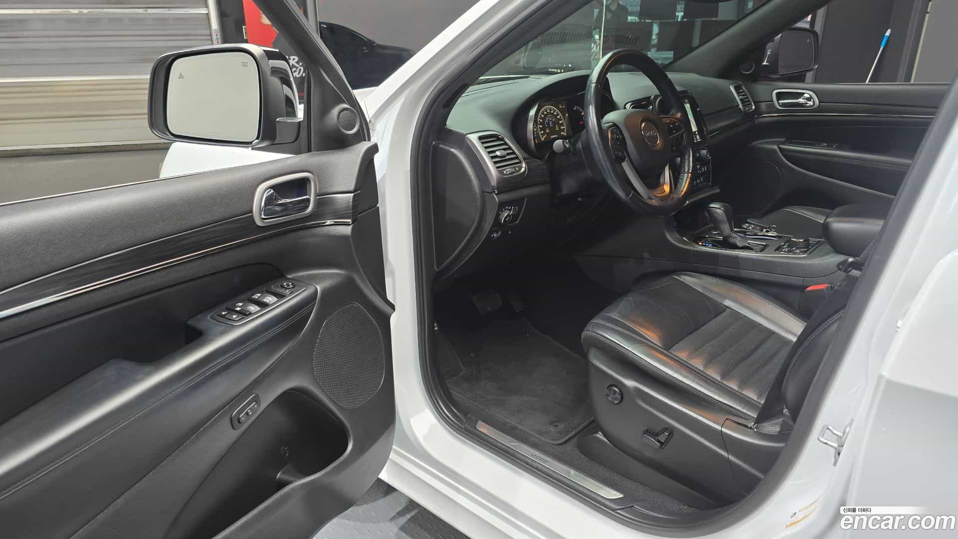 Cherokee Jeep 2020.4-OPTION-015