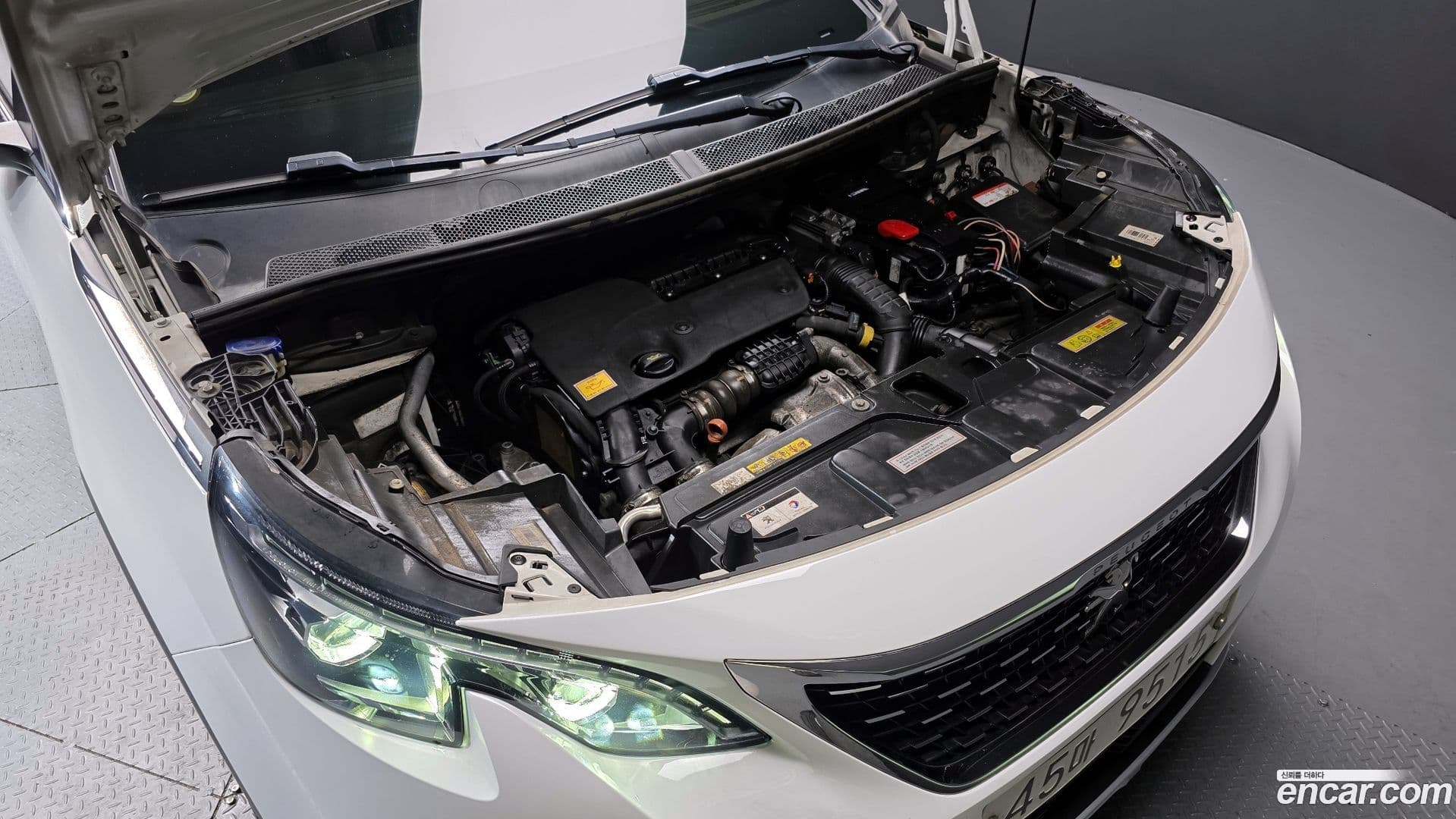 Main__Slider__Photo:3008 Peugeot 2017.3-5