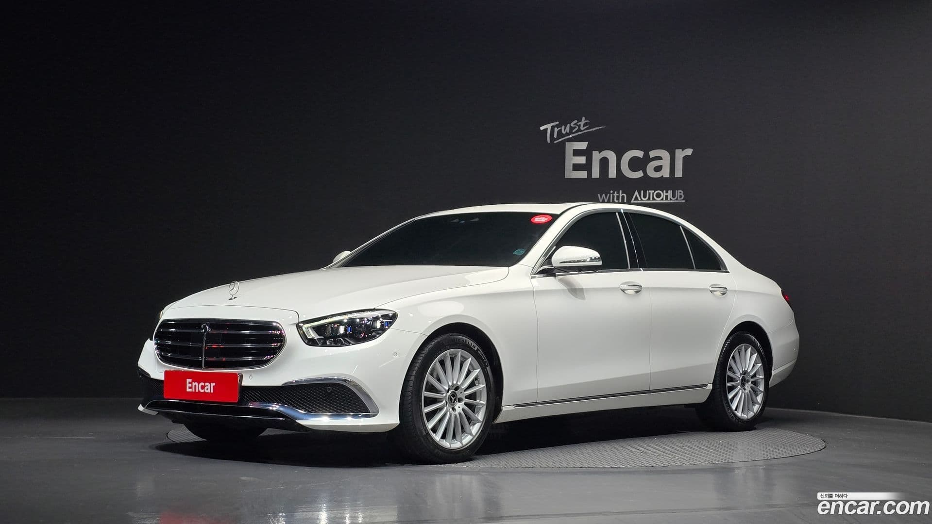 Main__Slider__Photo:E-Class Mercedes-Benz 2022.2-0