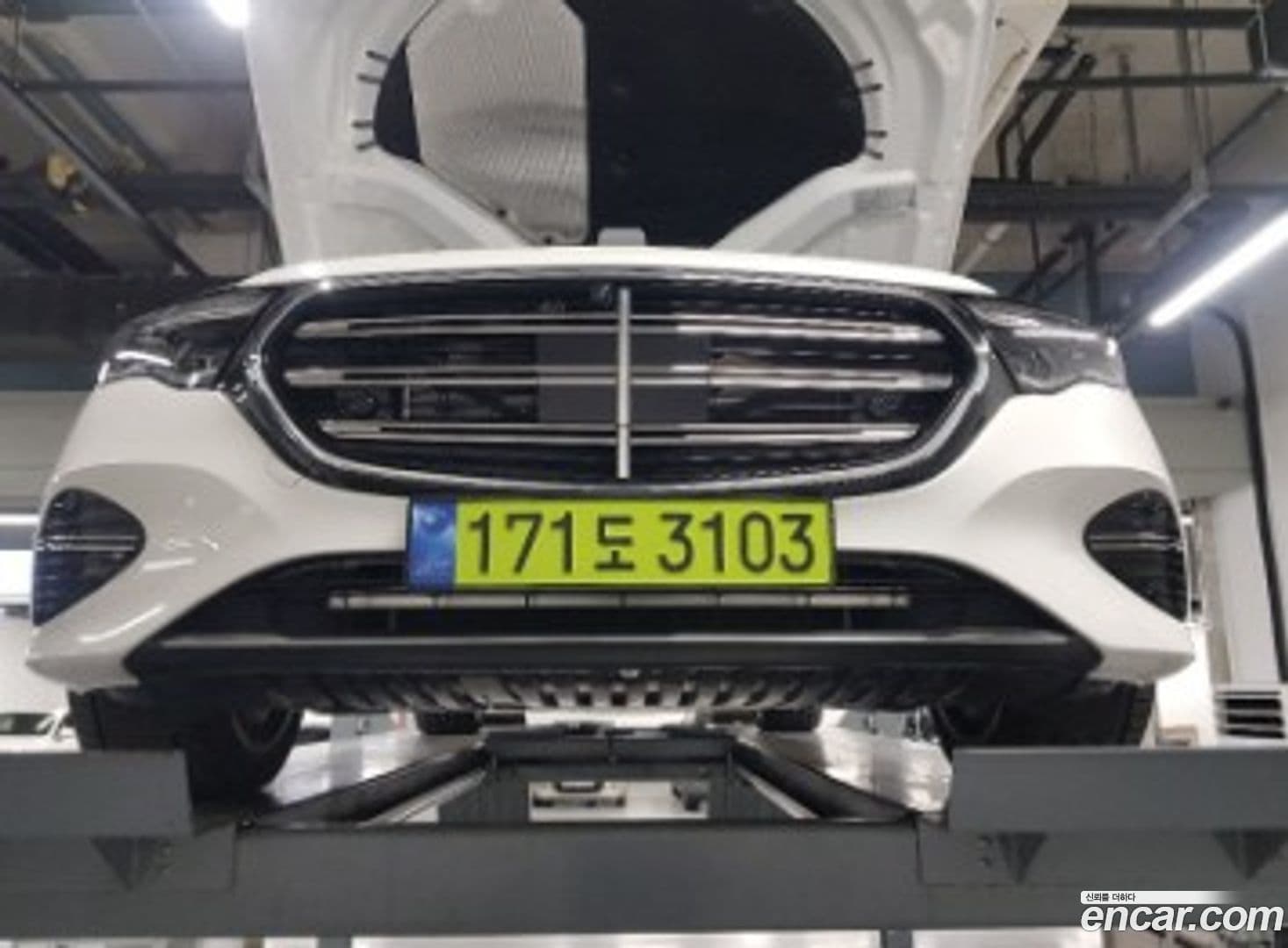 Main__Slider__Photo:E-Class Mercedes-Benz 2025.4-0