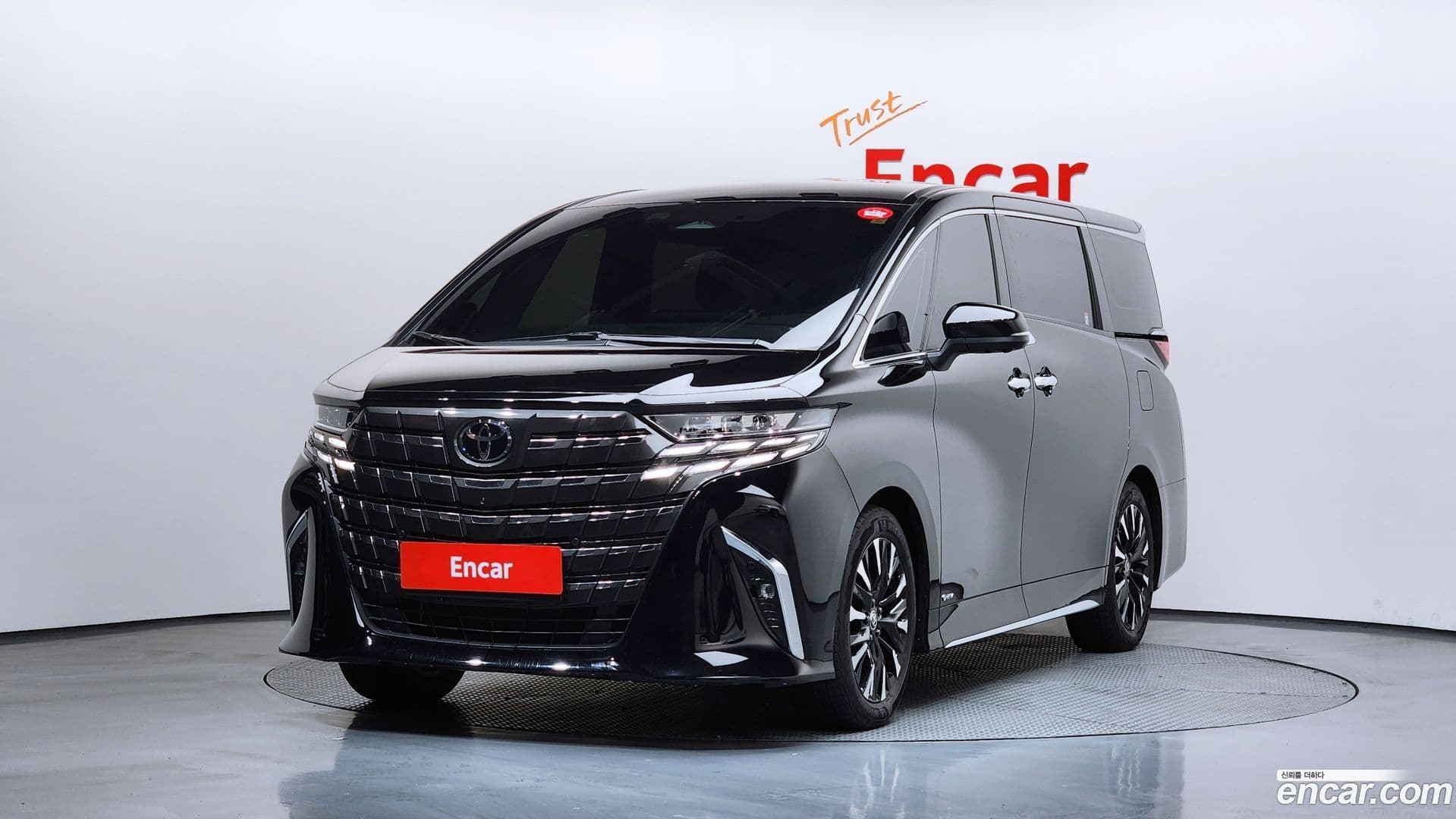 Main__Slider__Photo:Alphard Toyota 2024.7-0