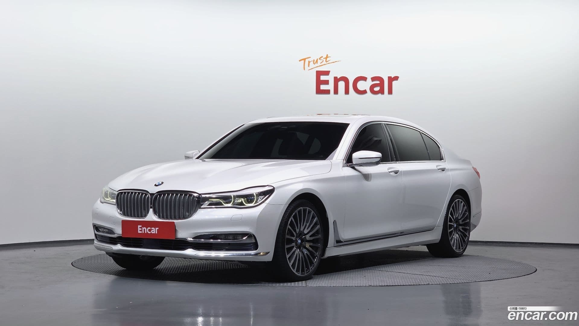 Main__Slider__Photo:7-Series BMW 2016.10-0