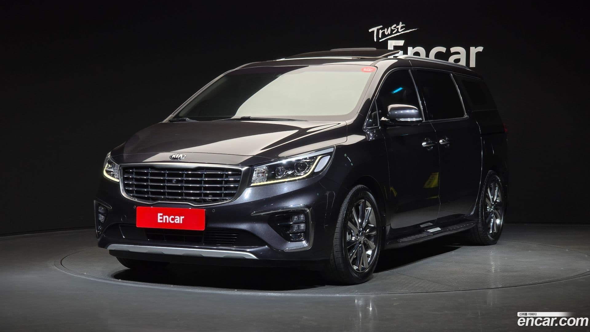 Main__Slider__Photo:Canival Kia 2019.8-0
