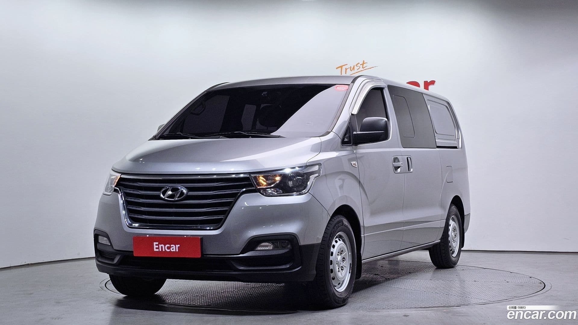 Main__Slider__Photo:Starex Hyundai 2019.4-0