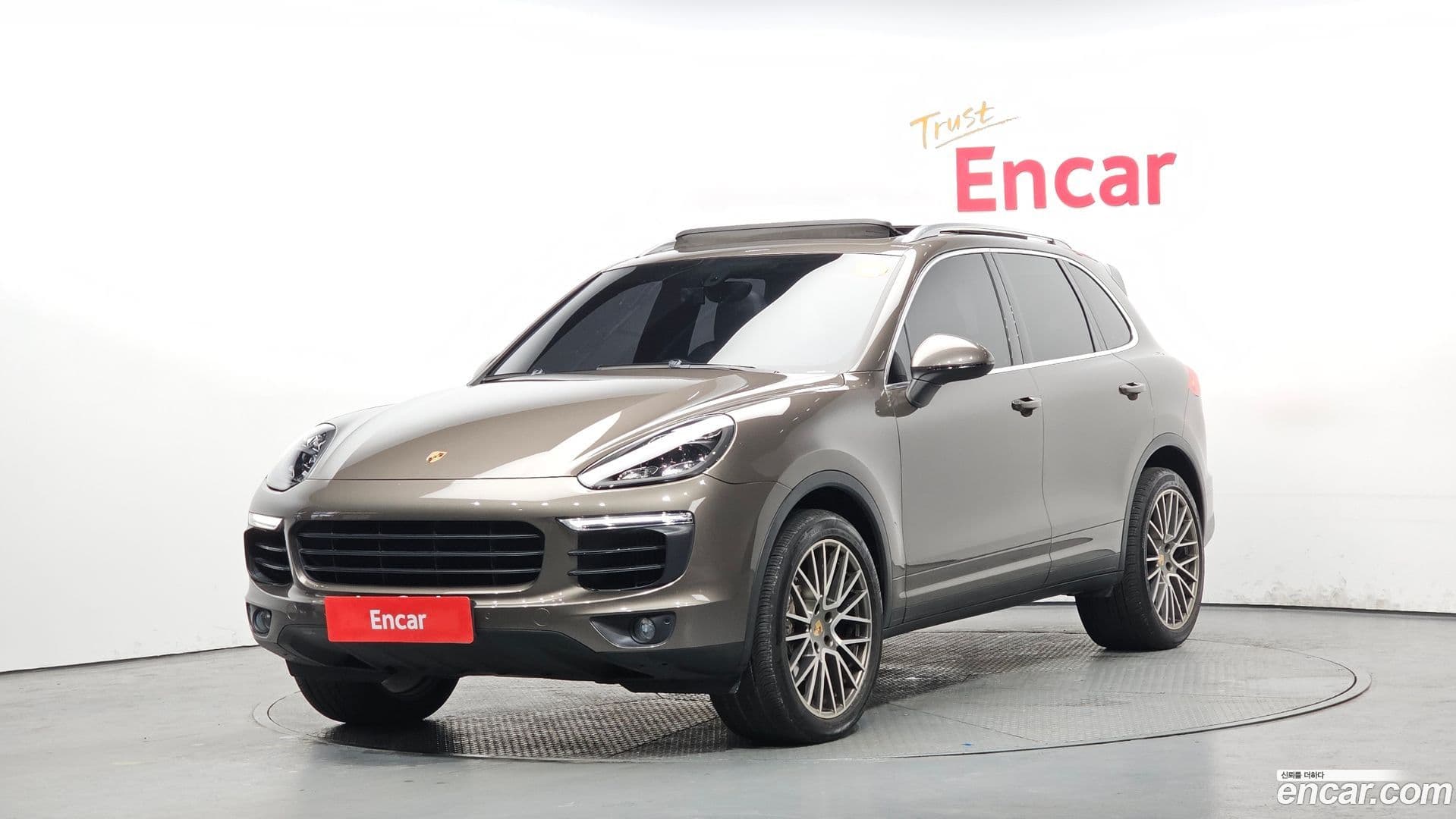 Main__Slider__Photo:Cayenne Porsche 2015.9-0