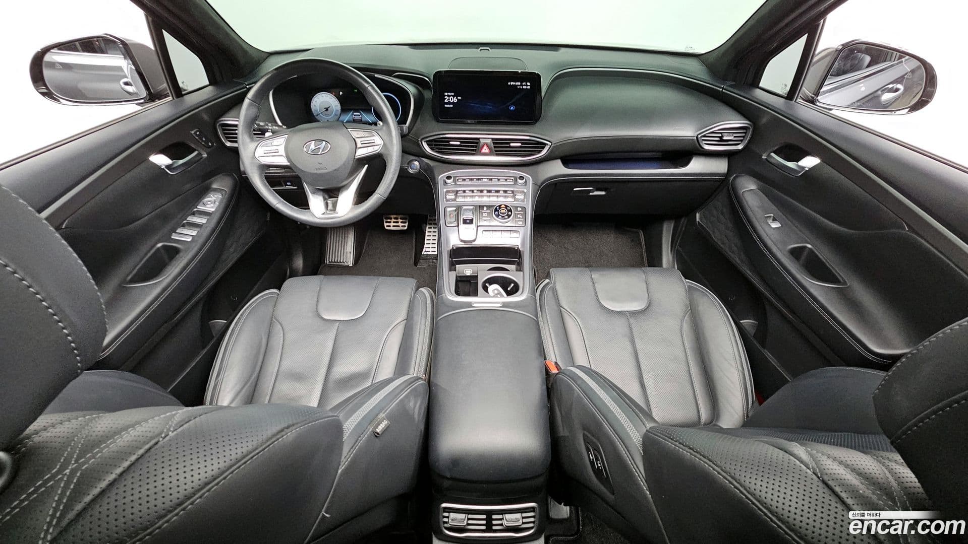 Main__Slider__Photo:Santafe Hyundai 2023.4-6