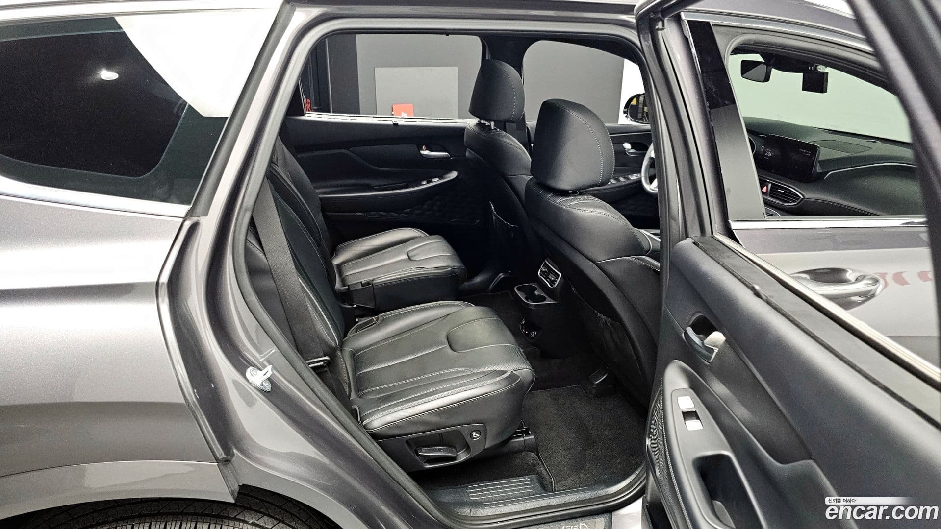 Main__Slider__Photo:Santafe Hyundai 2023.4-11