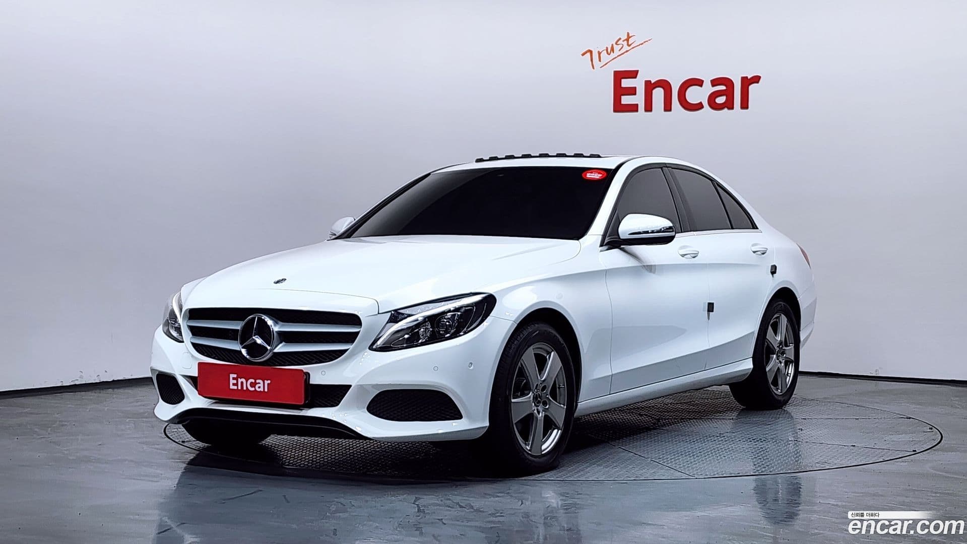 Main__Slider__Photo:C-Class Mercedes-Benz 2018.2-0