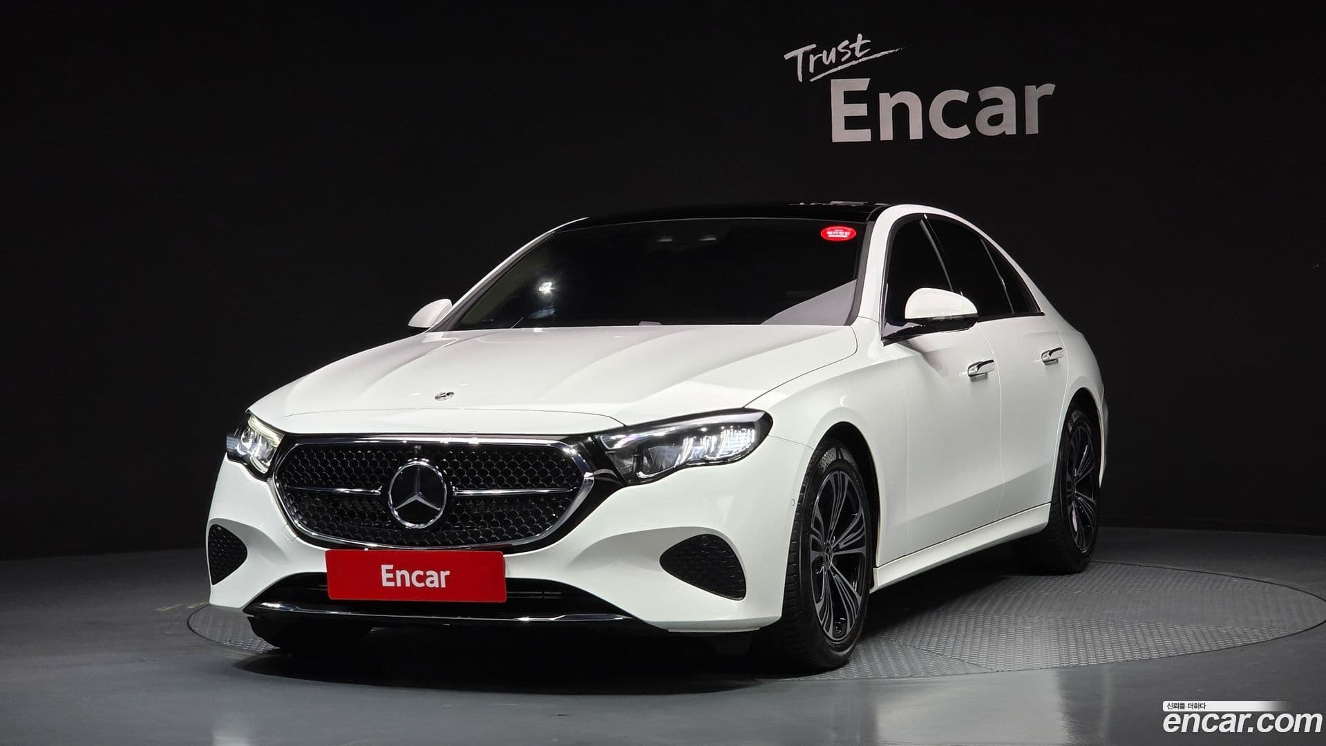 Main__Slider__Photo:E-Class Mercedes-Benz 2024.7-0