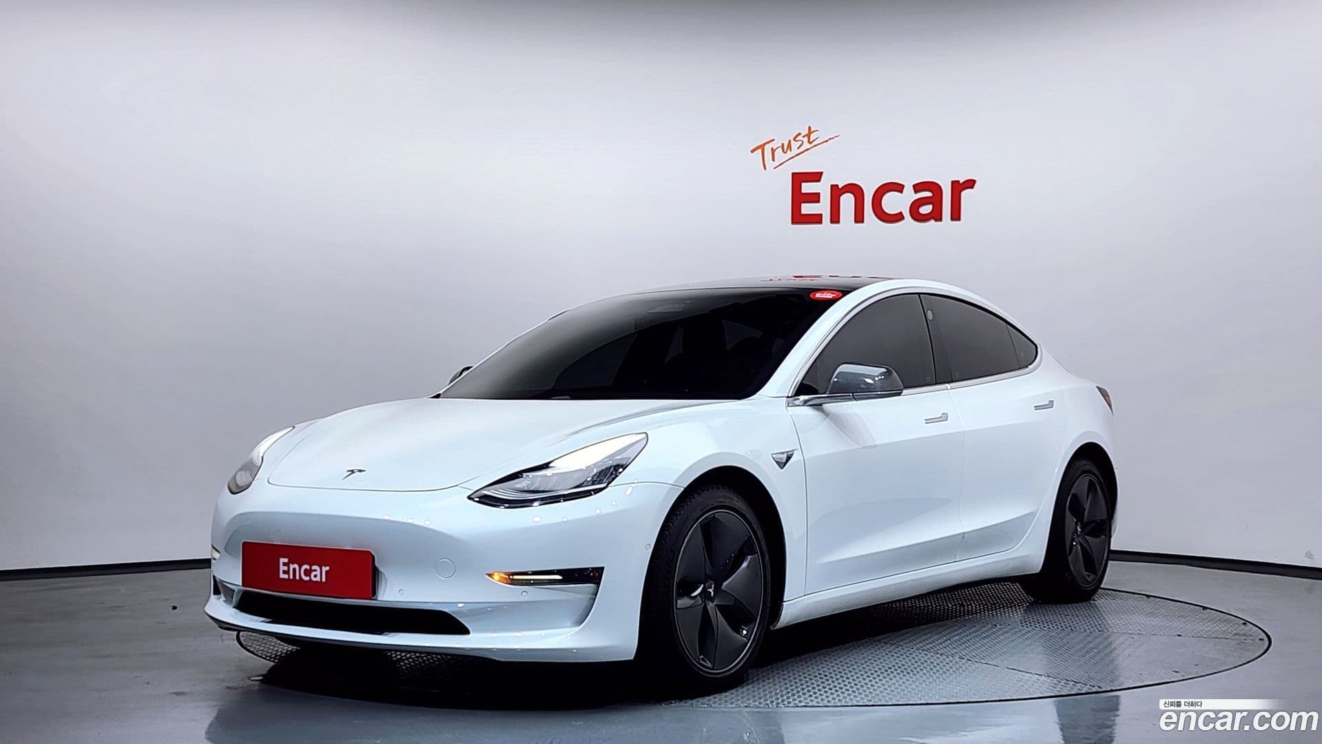 Main__Slider__Photo:Model 3 Tesla 2020.5-0
