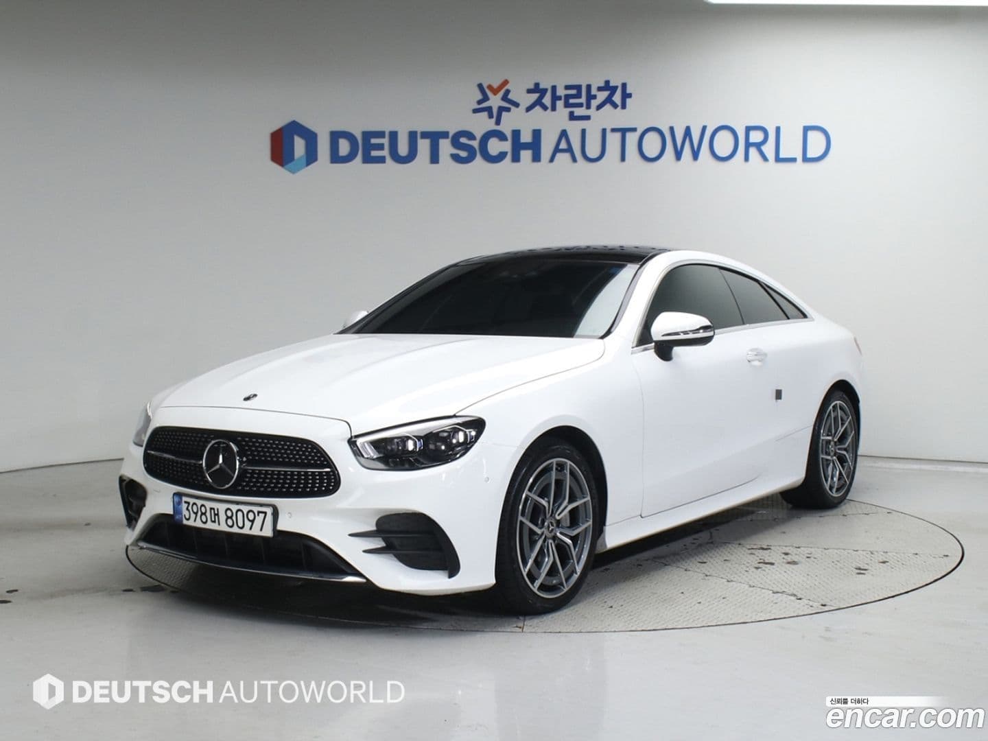 Main__Slider__Photo:E-Class Mercedes-Benz 2022.6-0
