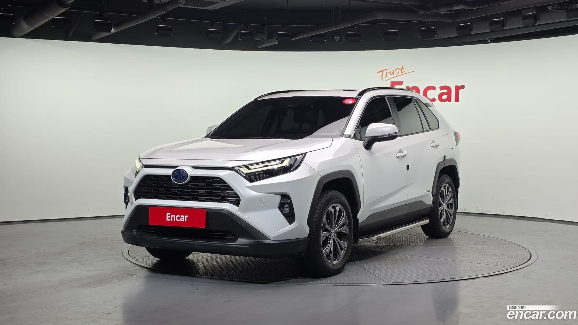 Main__Slider__Photo:RAV4 Toyota 2024.3-0