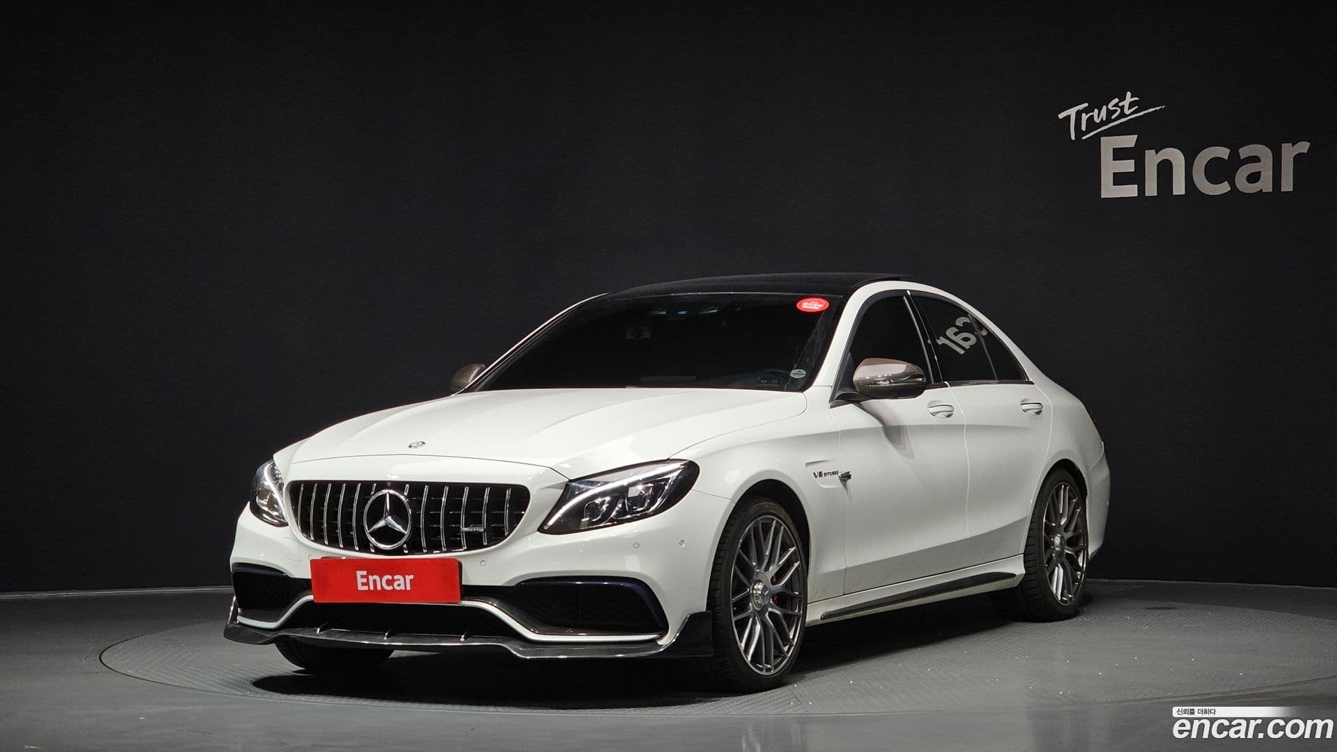 Main__Slider__Photo:C-Class Mercedes-Benz 2017.4-0