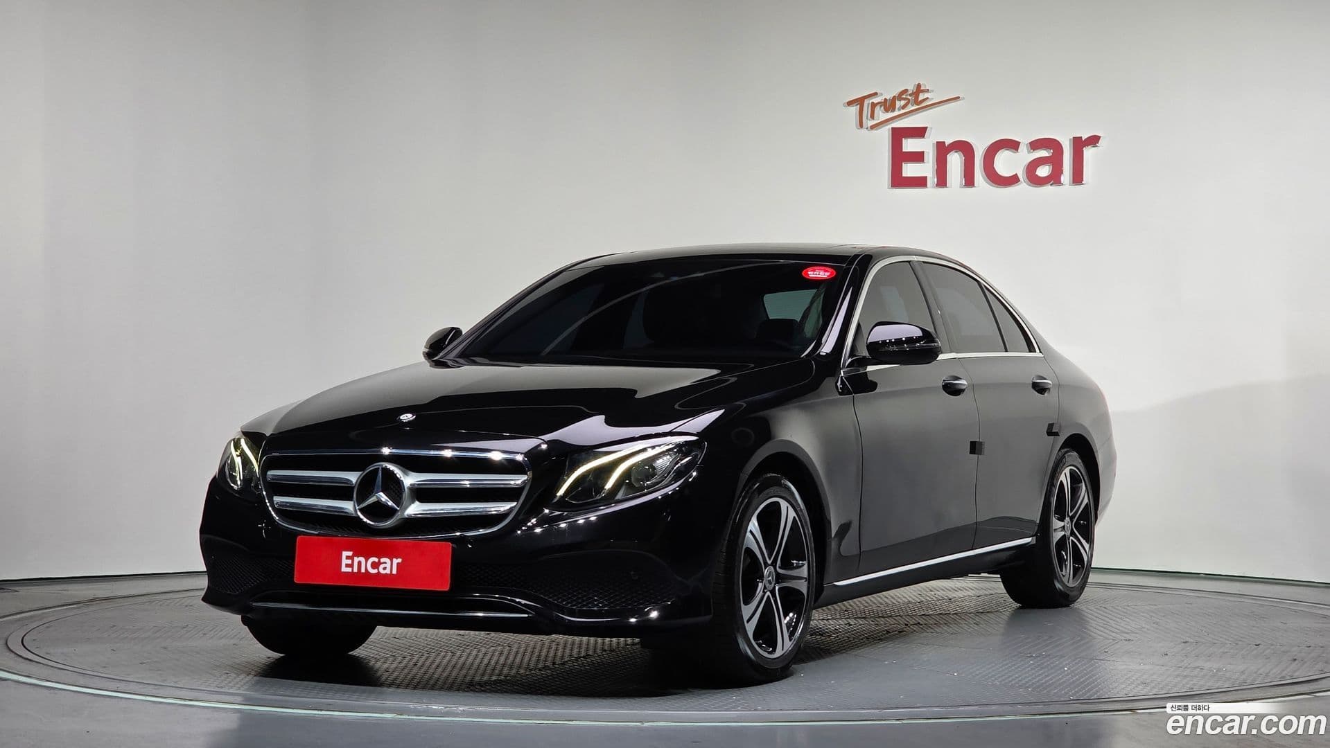 Main__Slider__Photo:E-Class Mercedes-Benz 2016.11-0