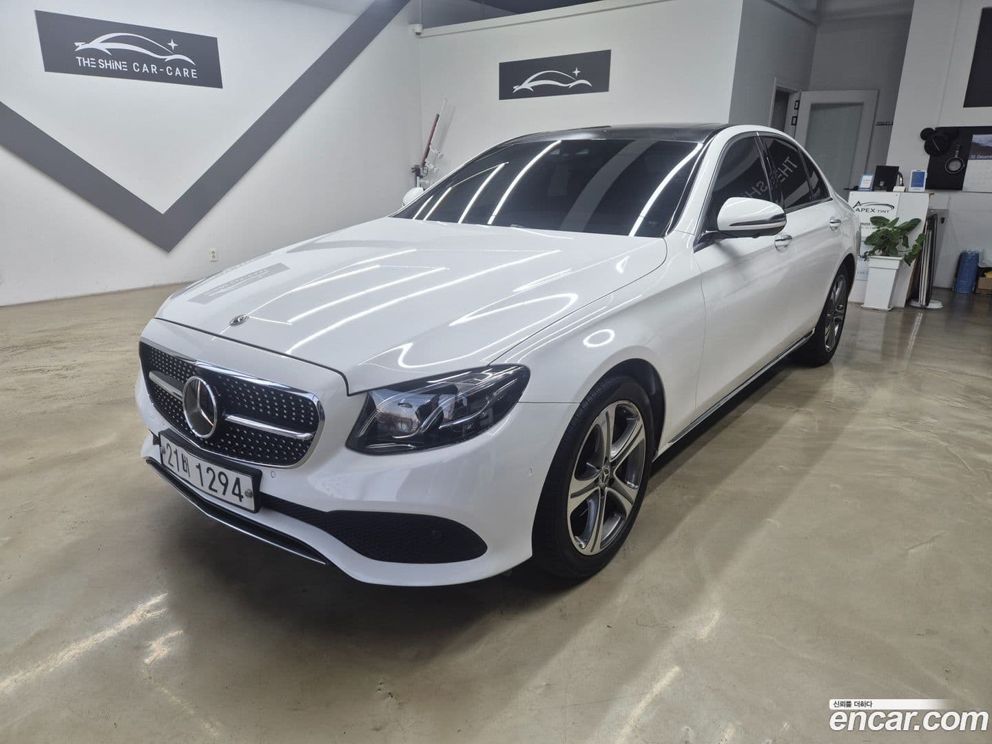 Main__Slider__Photo:E-Class Mercedes-Benz 2017.5-0