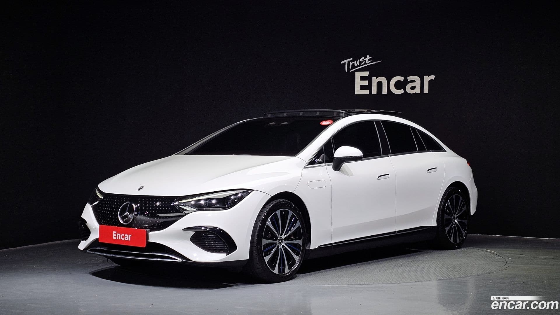 Main__Slider__Photo:EQE Mercedes-Benz 2022.9-0