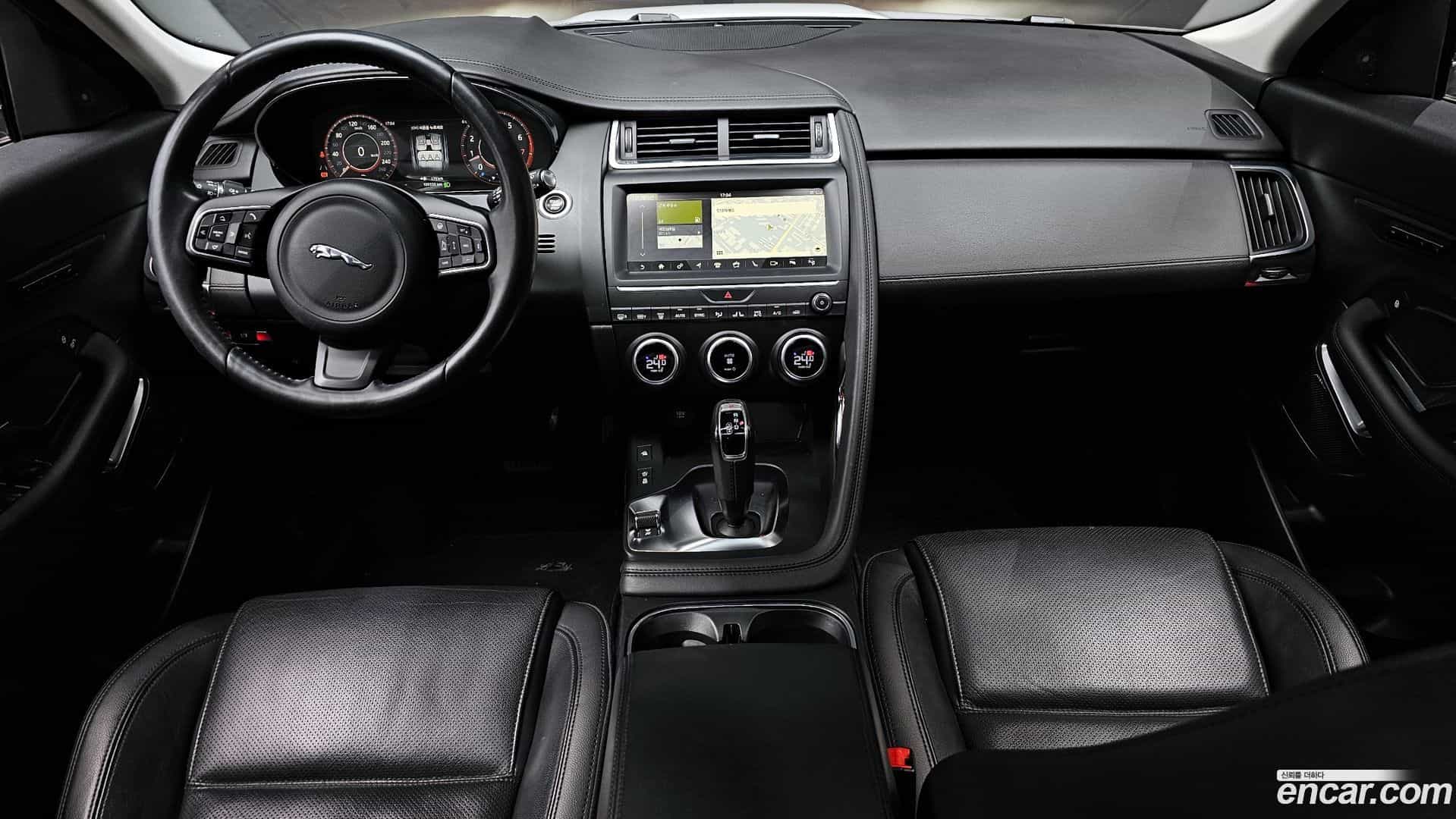 E-PACE Jaguar 2018.10-INNER-007