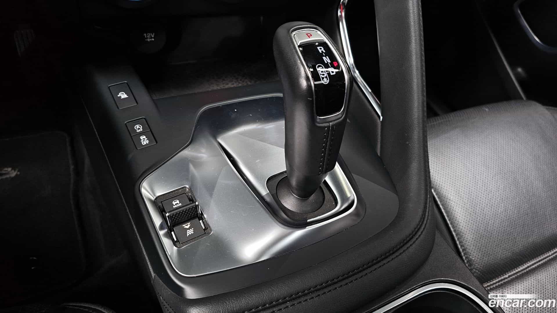 E-PACE Jaguar 2018.10-INNER-009