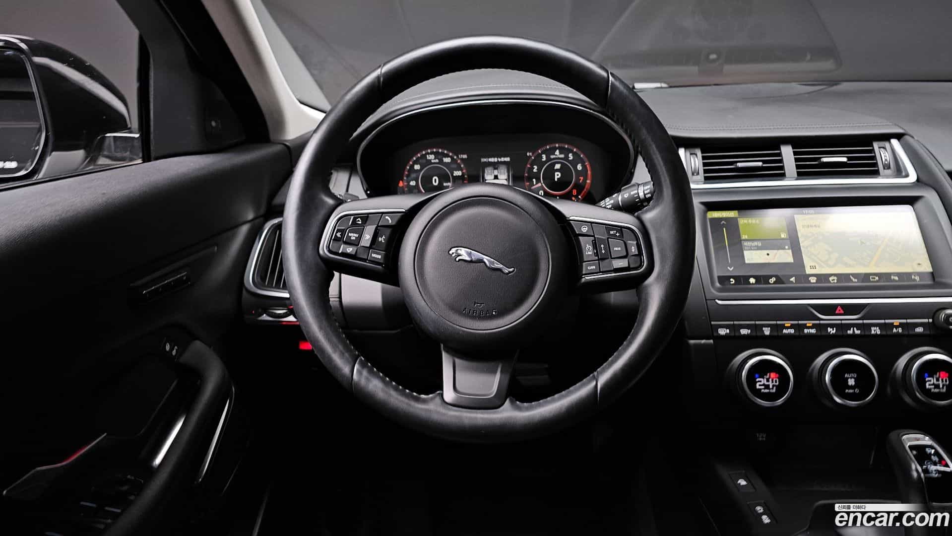 E-PACE Jaguar 2018.10-OPTION-017