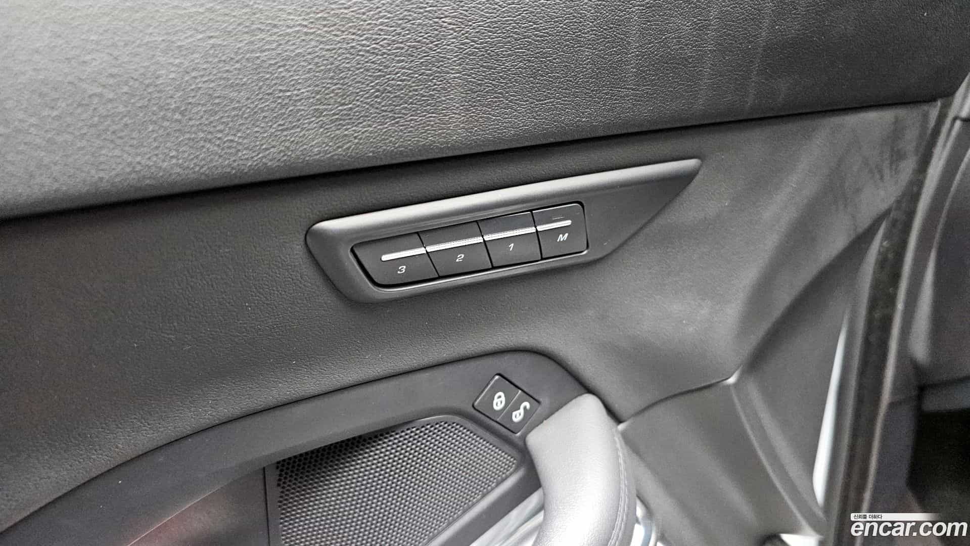 E-PACE Jaguar 2018.10-OPTION-021