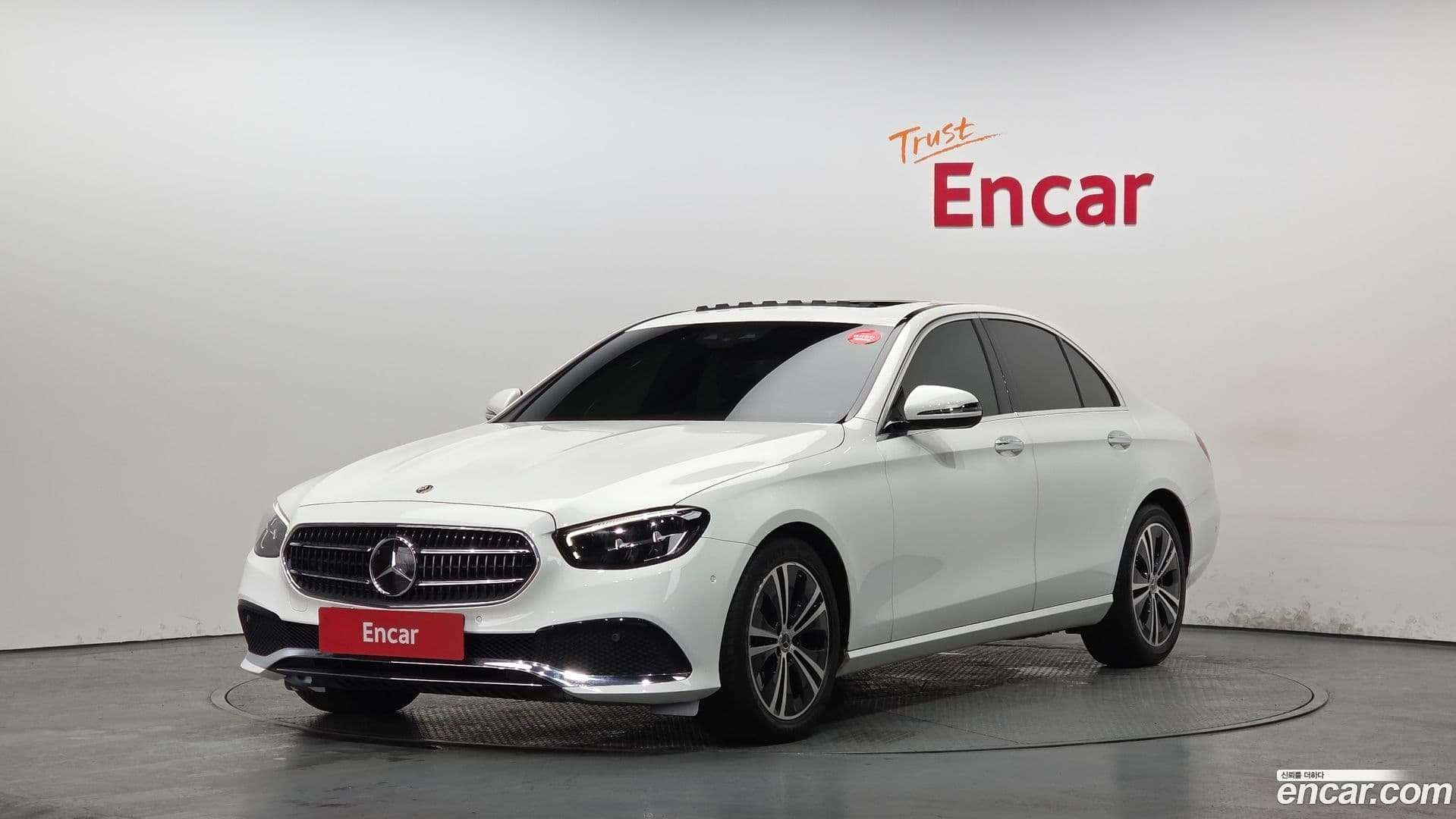 Main__Slider__Photo:E-Class Mercedes-Benz 2021.2-0