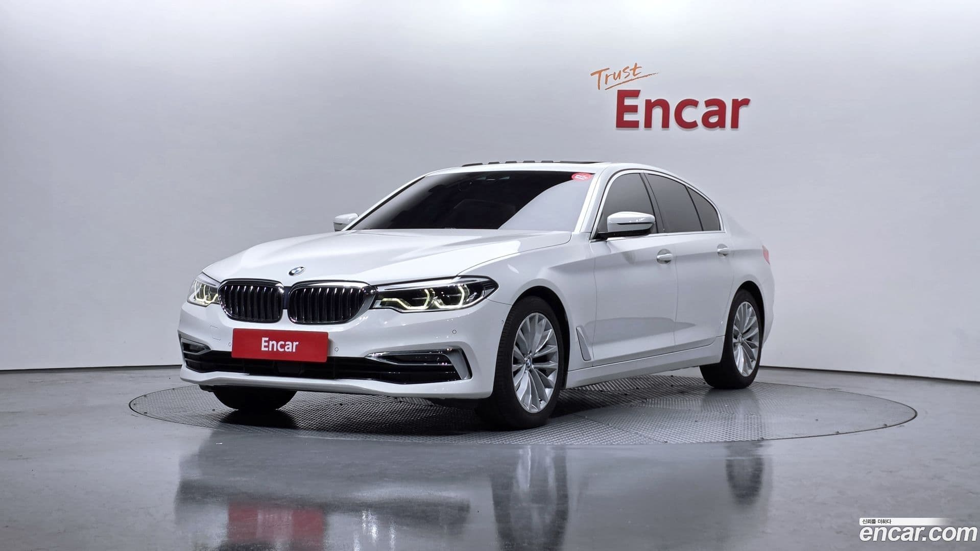 Main__Slider__Photo:5-Series BMW 2019.7-0