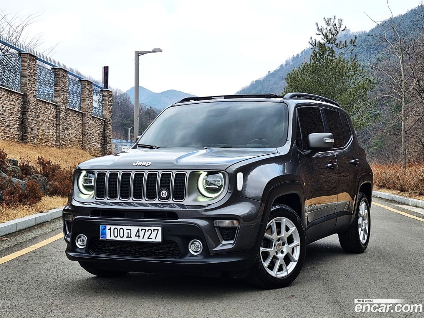 Main__Slider__Photo:Renegade Jeep 2020.6-0