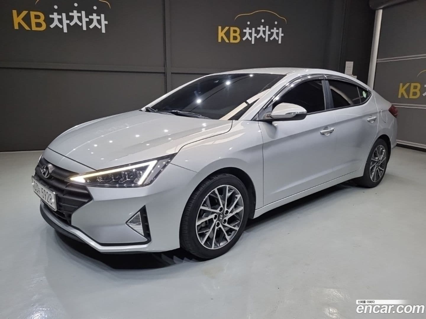 Main__Slider__Photo:AVANTE Hyundai 2018.8-0