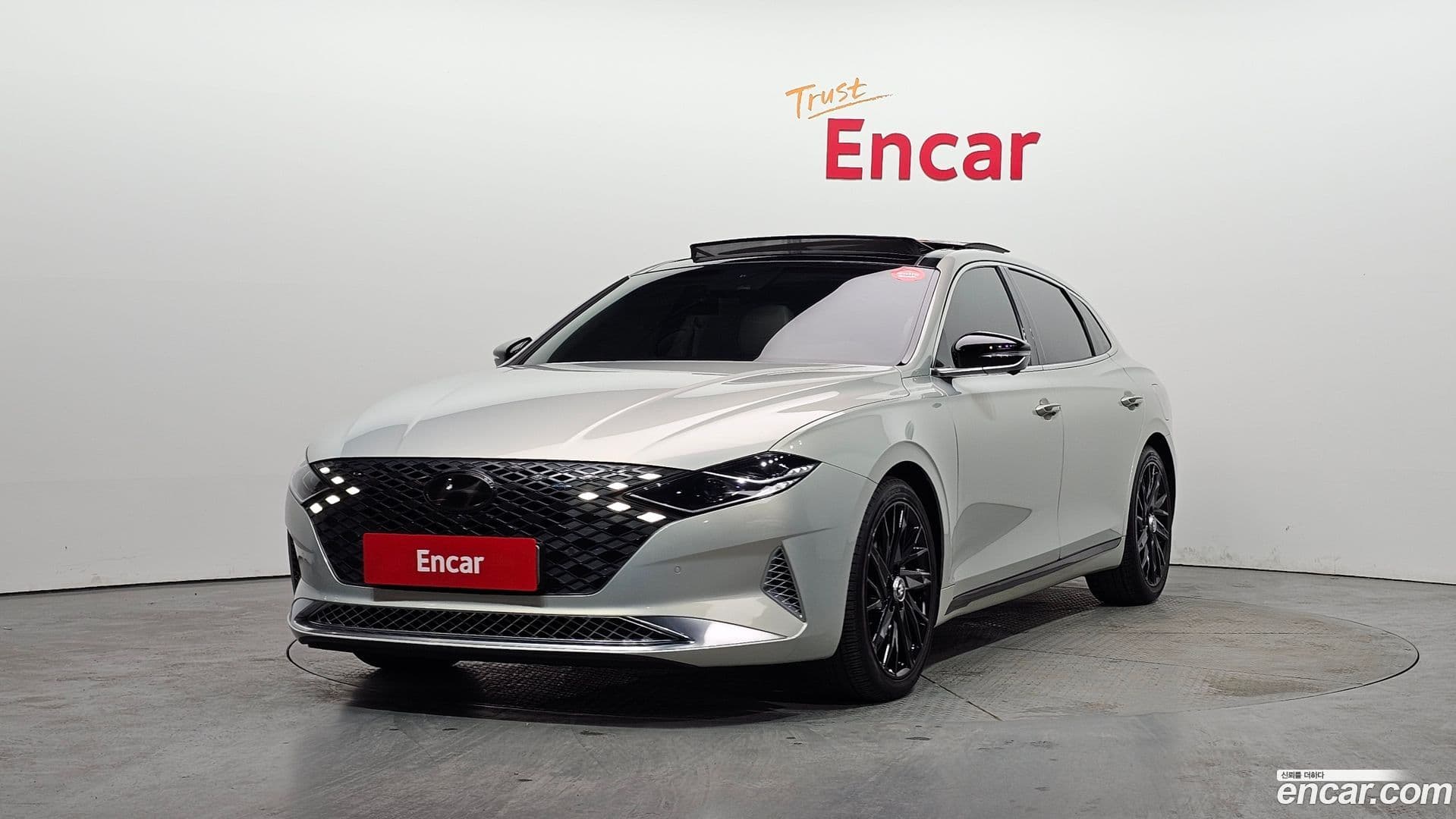 Main__Slider__Photo:Grandeur Hyundai 2020.6-0