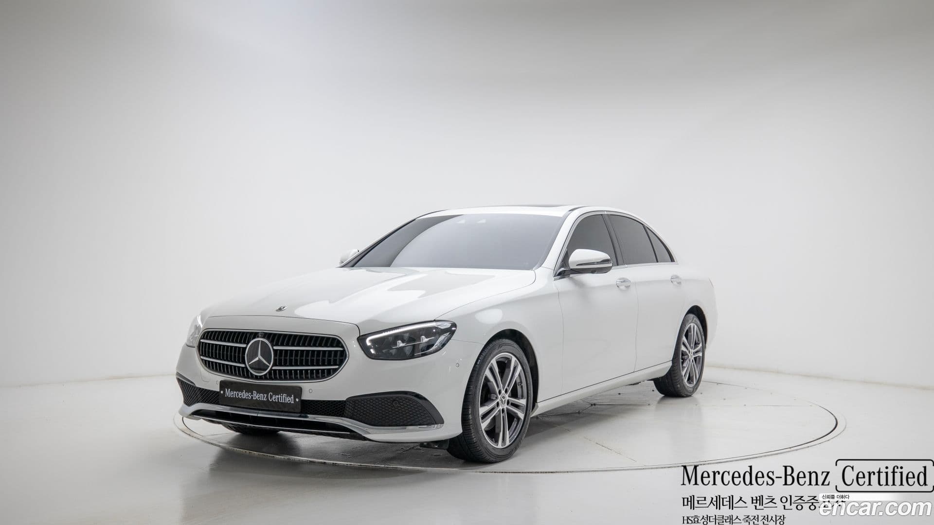 Main__Slider__Photo:E-Class Mercedes-Benz 2022.9-0