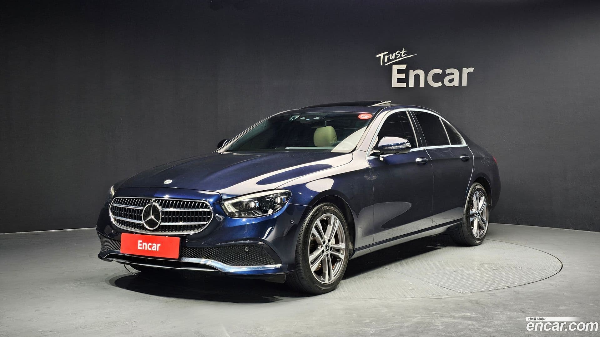 Main__Slider__Photo:E-Class Mercedes-Benz 2022.11-0