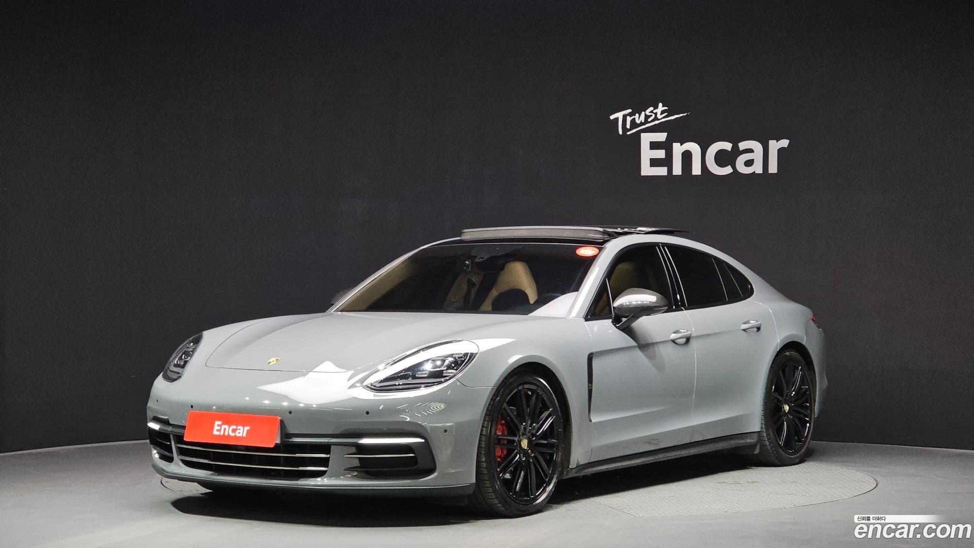 Main__Slider__Photo:Panamera Porsche 2018.0-0