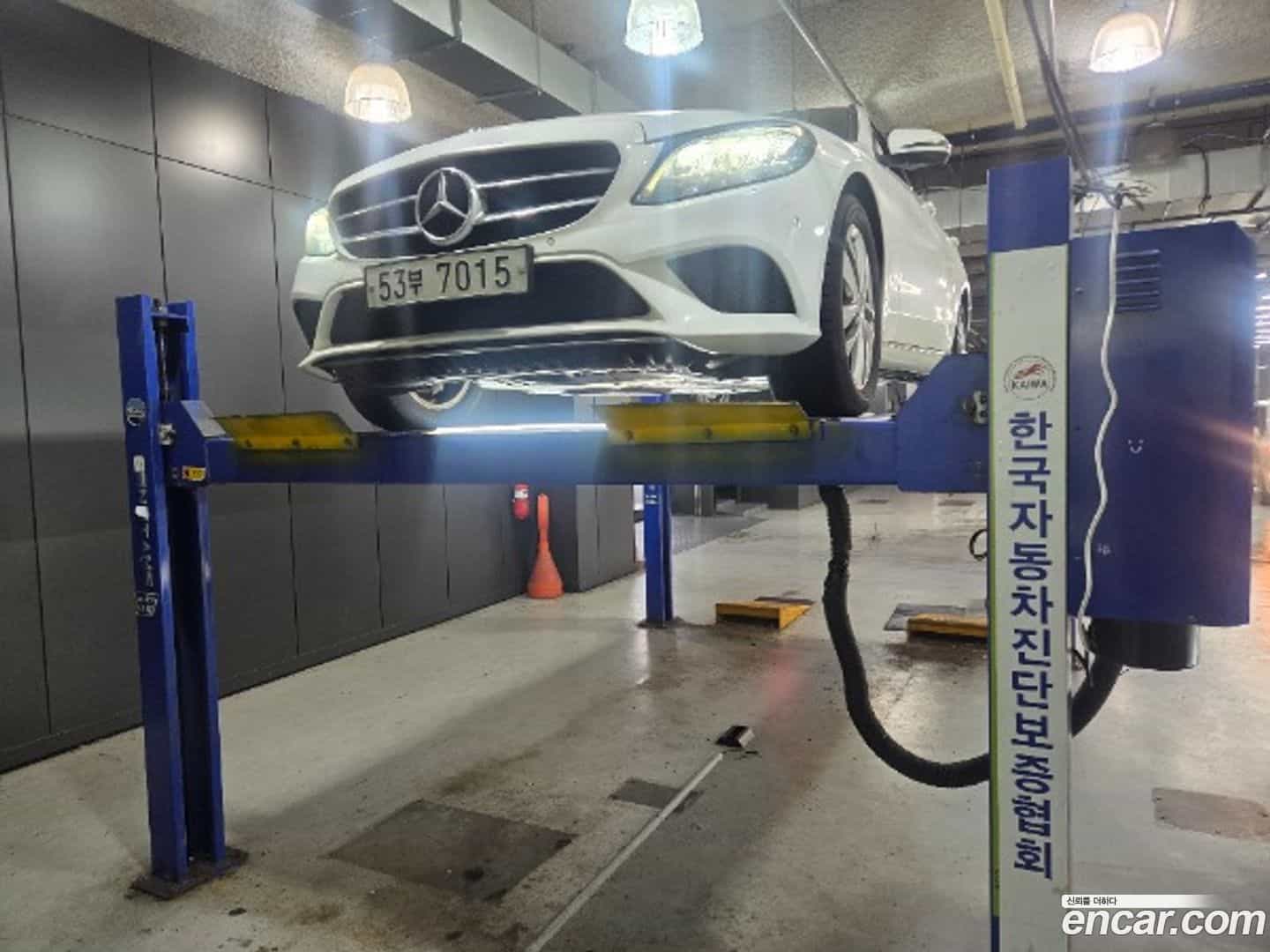 C-Class Mercedes-Benz 2019.0-OUTER-001