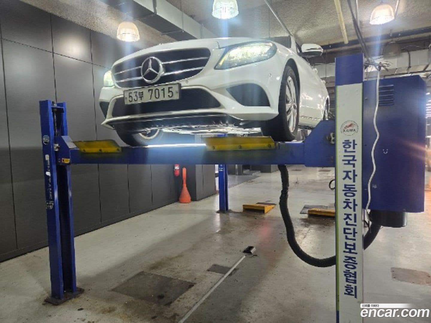 Main__Slider__Photo:C-Class Mercedes-Benz 2019.0-0