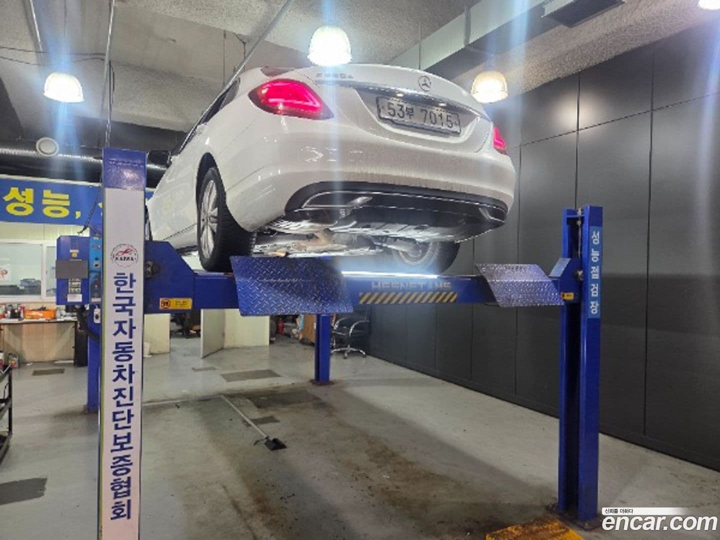 Main__Slider__Photo:C-Class Mercedes-Benz 2019.0-1