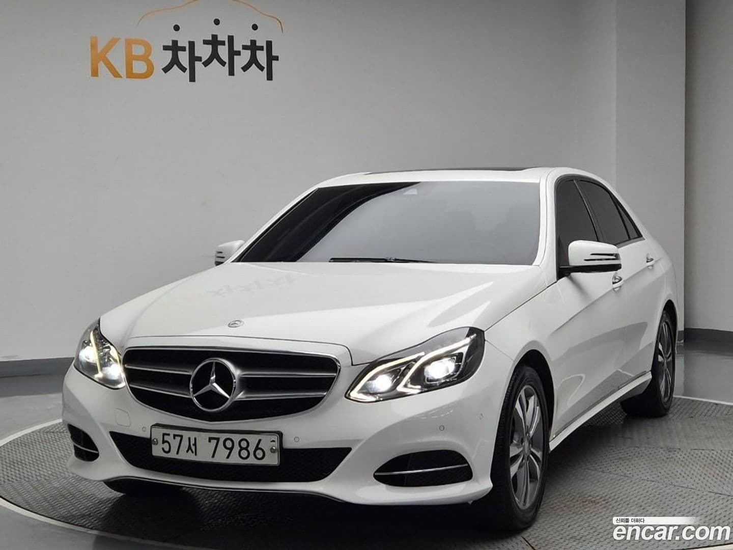 Main__Slider__Photo:E-Class Mercedes-Benz 2013.11-0
