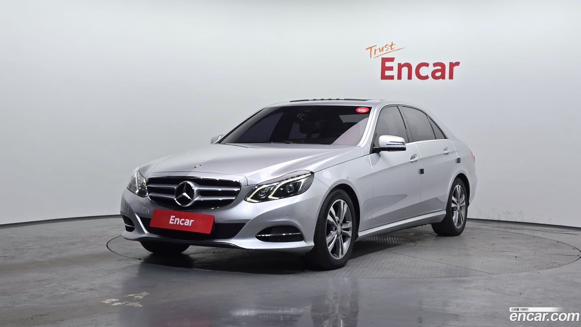 Main__Slider__Photo:E-Class Mercedes-Benz 2014.8-0