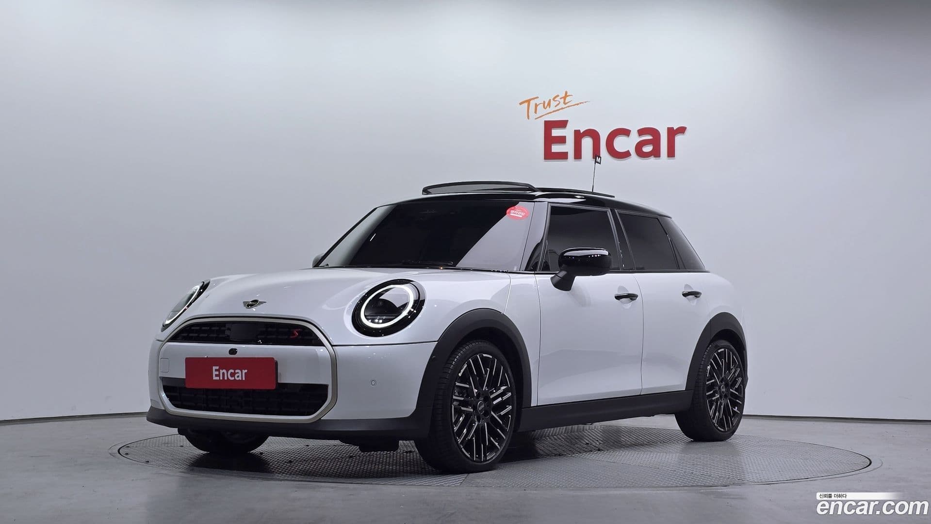 Main__Slider__Photo:Cooper Mini 2024.11-0
