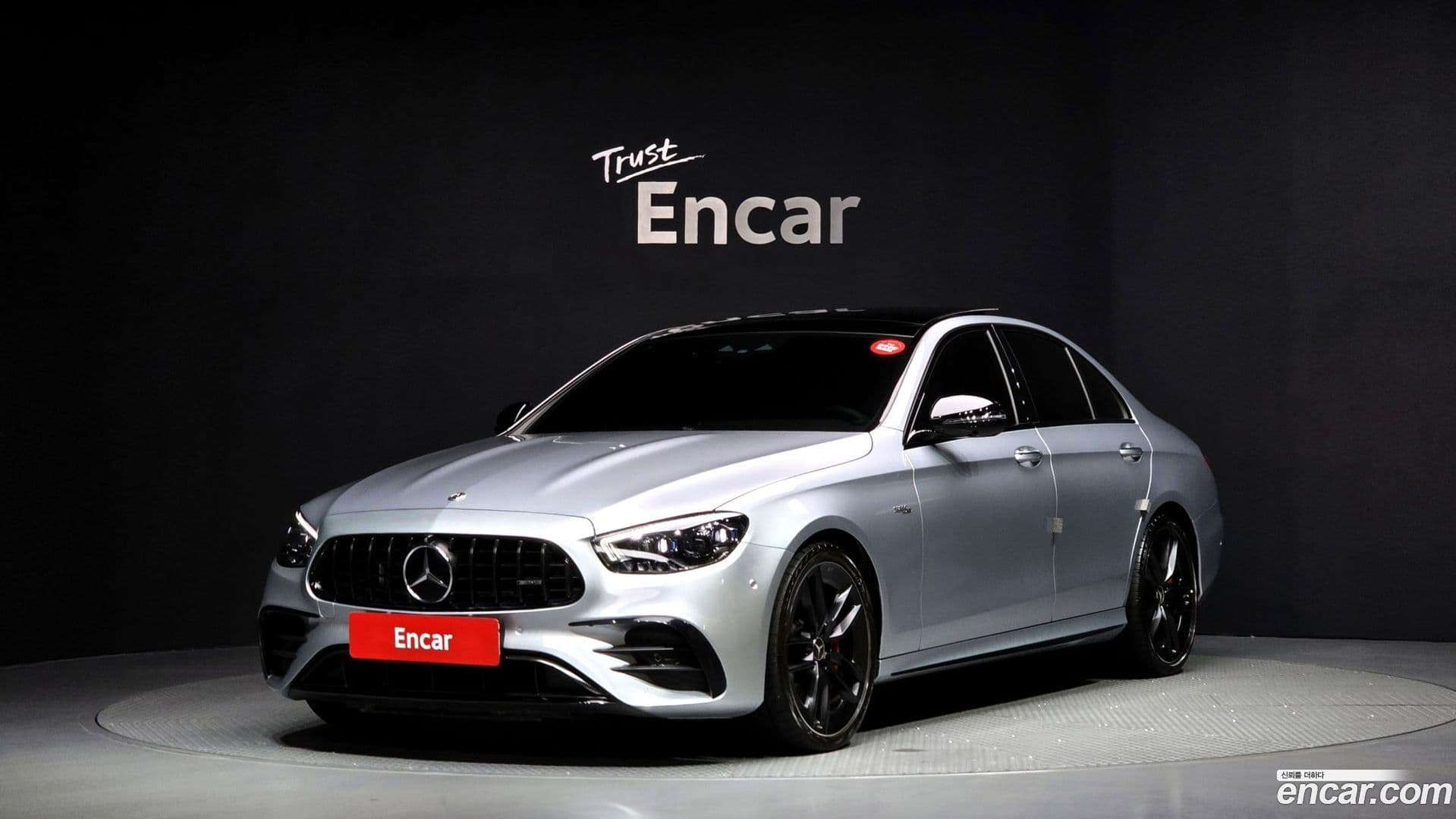 Main__Slider__Photo:E-Class Mercedes-Benz 2023.9-0