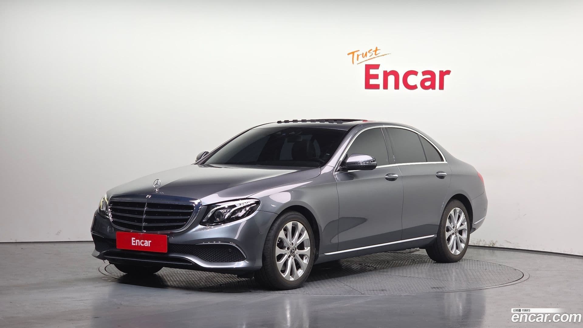 Main__Slider__Photo:E-Class Mercedes-Benz 2017.5-0