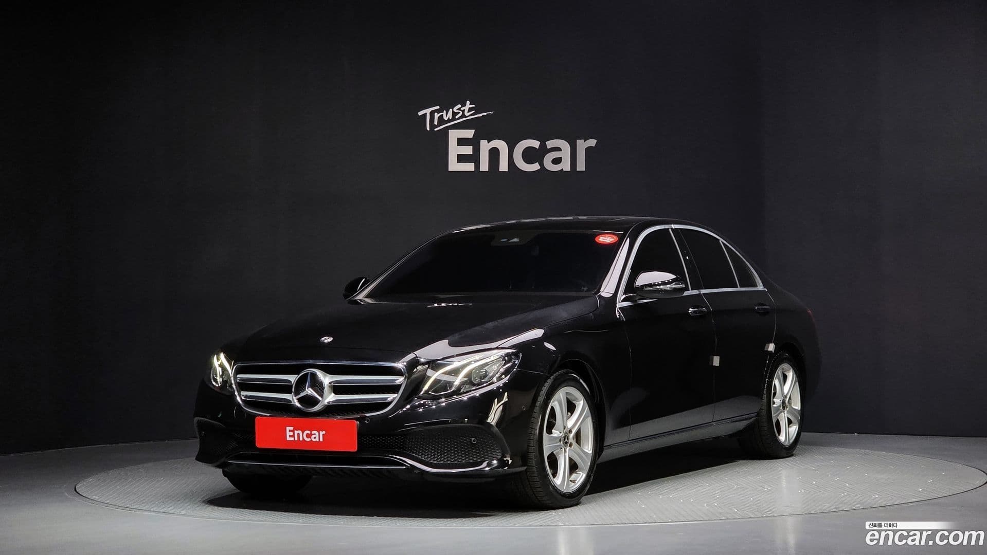 Main__Slider__Photo:E-Class Mercedes-Benz 2018.2-0