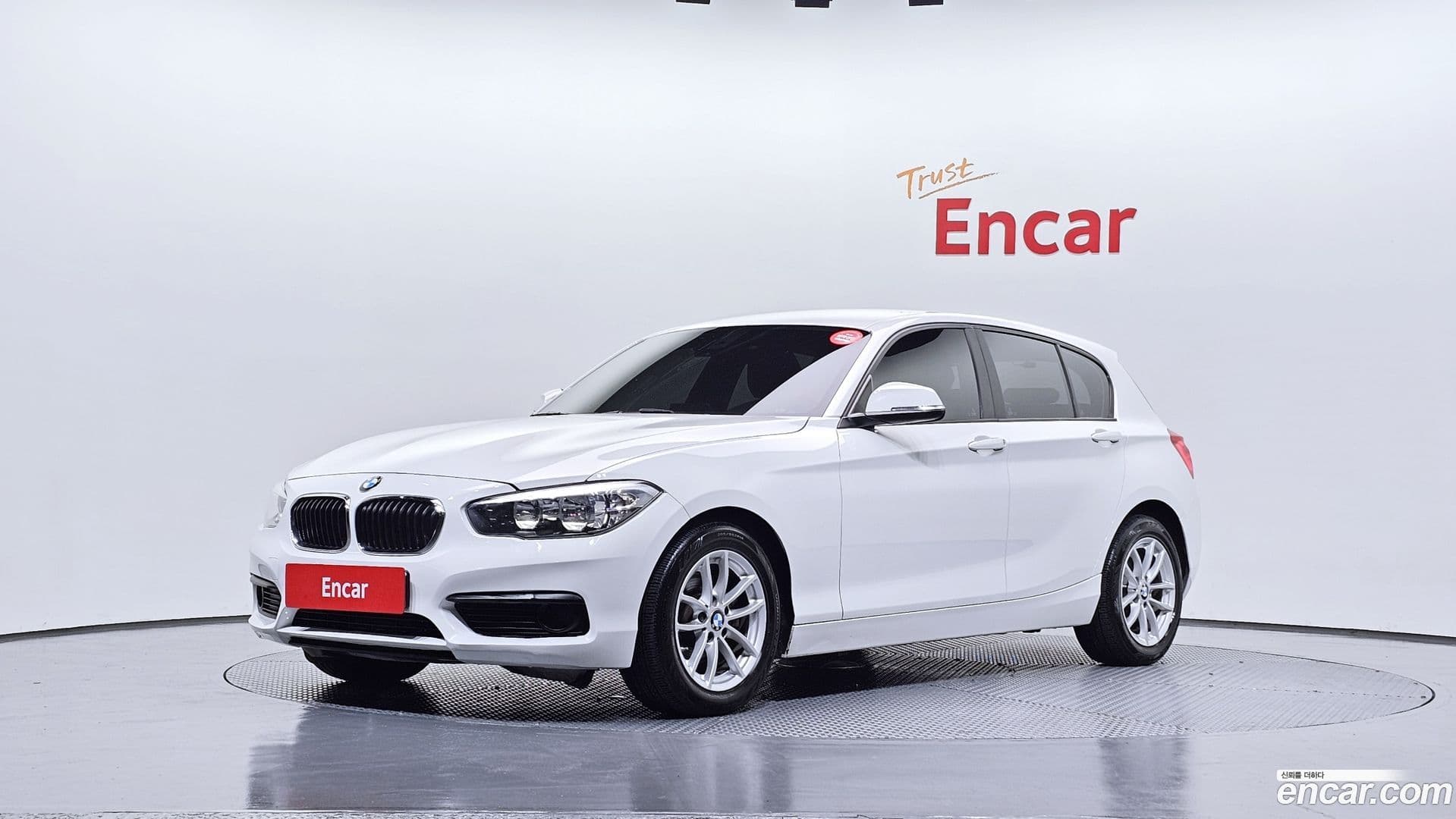 Main__Slider__Photo:1-Series BMW 2017.4-0