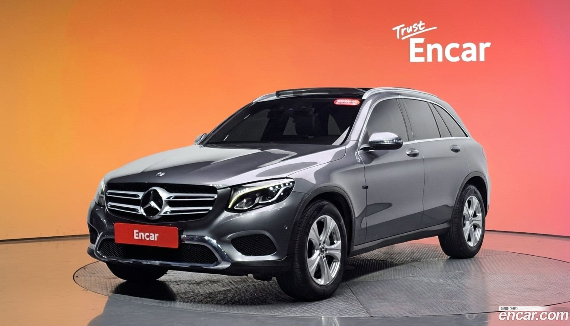 Main__Slider__Photo:GLC-Class Mercedes-Benz 2018.2-0
