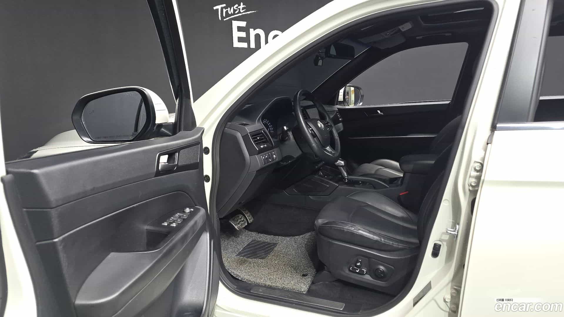 Rexton KG Mobility 2020.1-INNER-010