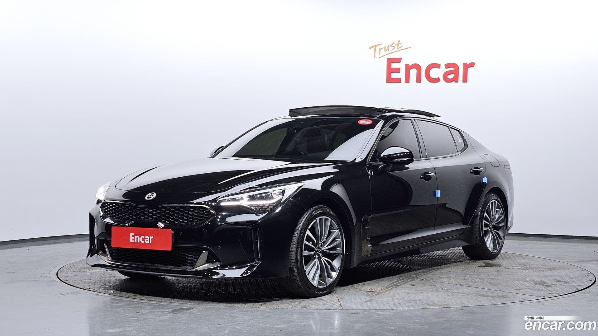 Main__Slider__Photo:Stinger Kia 2017.8-0