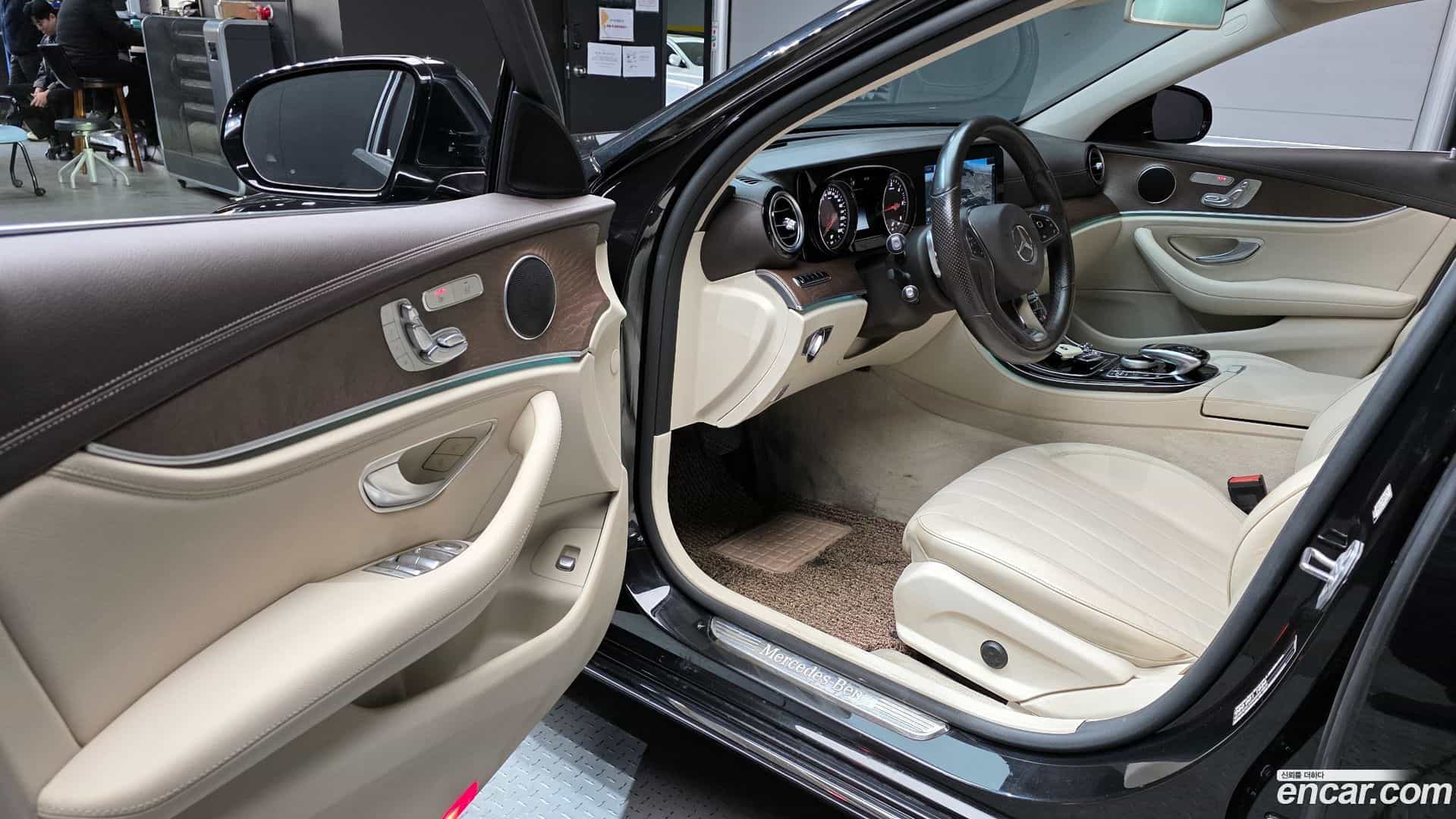E-Class Mercedes-Benz 2016.11-OPTION-015