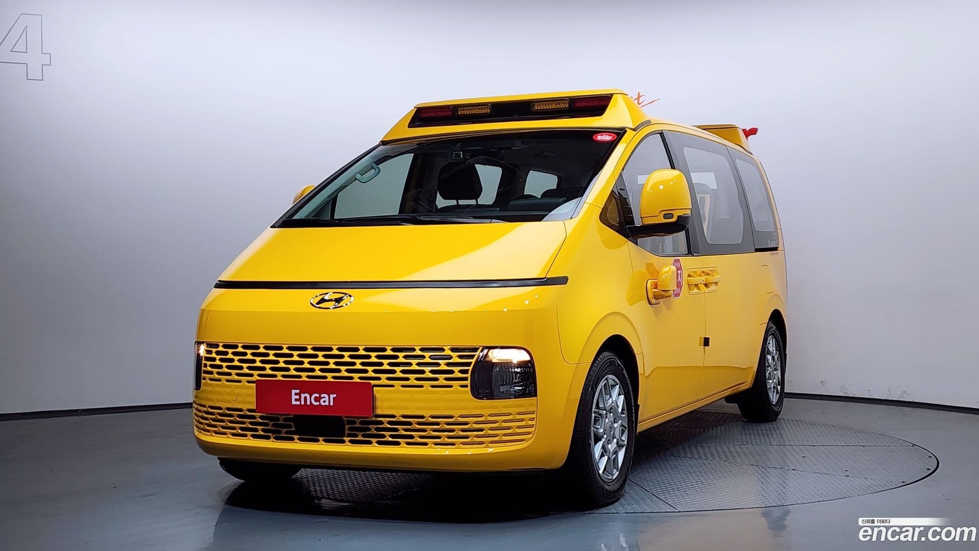Main__Slider__Photo:Staria Hyundai 2023.1-0